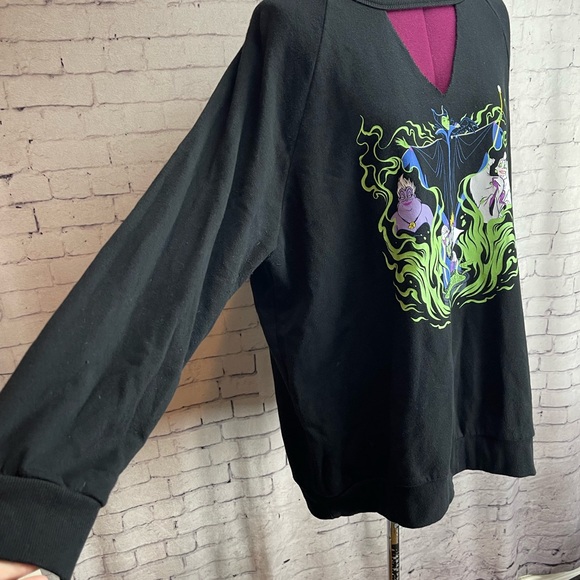 Torrid size 2 keyhole sweatshirt Disney villains - Picture 3 of 7